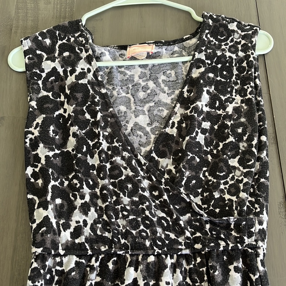 Short dress. Black & grey. Fits like a glove! Super comfy